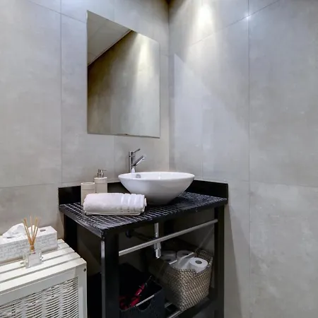Real - Stylish 2 Bedroom By Finest Apartmán *