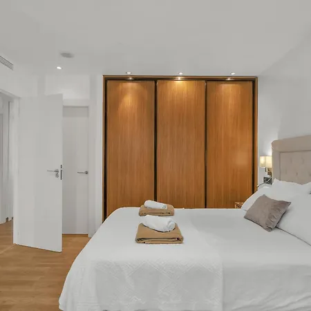 Real - Stylish 2 Bedroom By Finest *