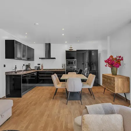 Real - Stylish 2 Bedroom By Finest Marbella
