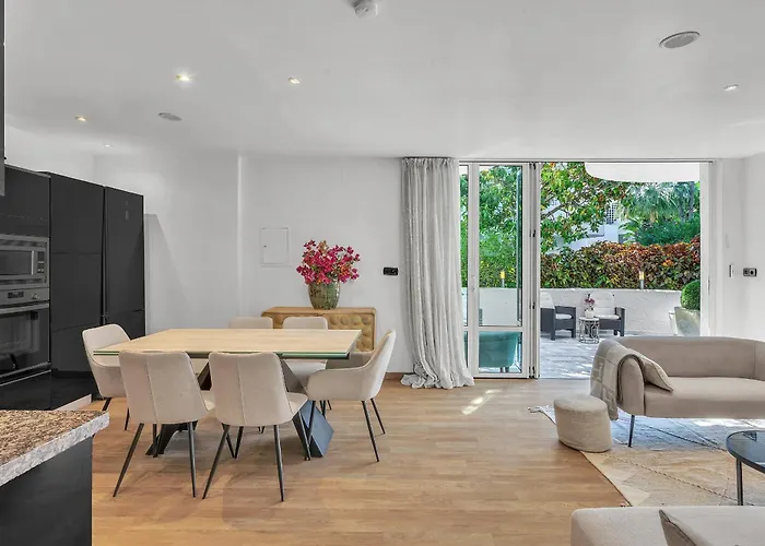 Real - Stylish 2 Bedroom By Finest *